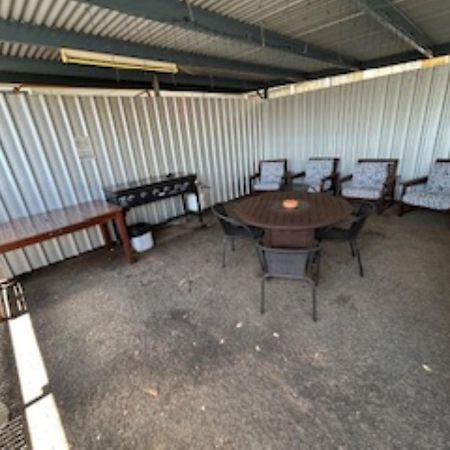 Warren Motor Inn Екстер'єр фото